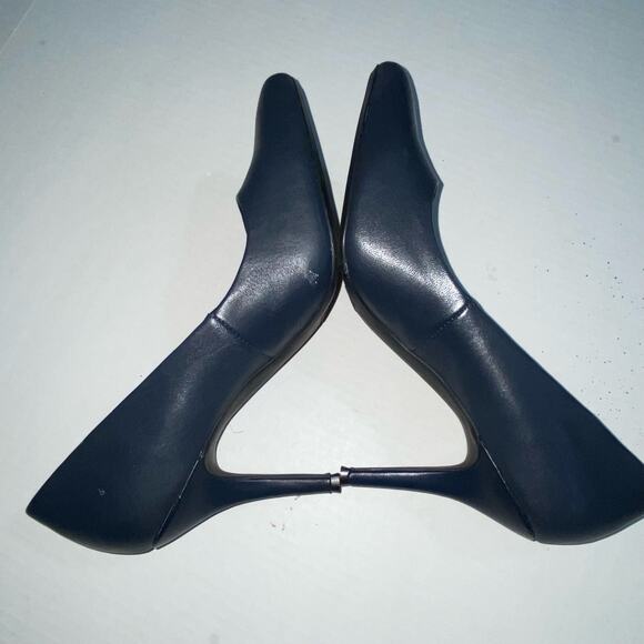 THE LIMITED Navy Blue Pointed Toe Heels SIZE 9.5 M Career Leather Pumps - Picture 5 of 10
